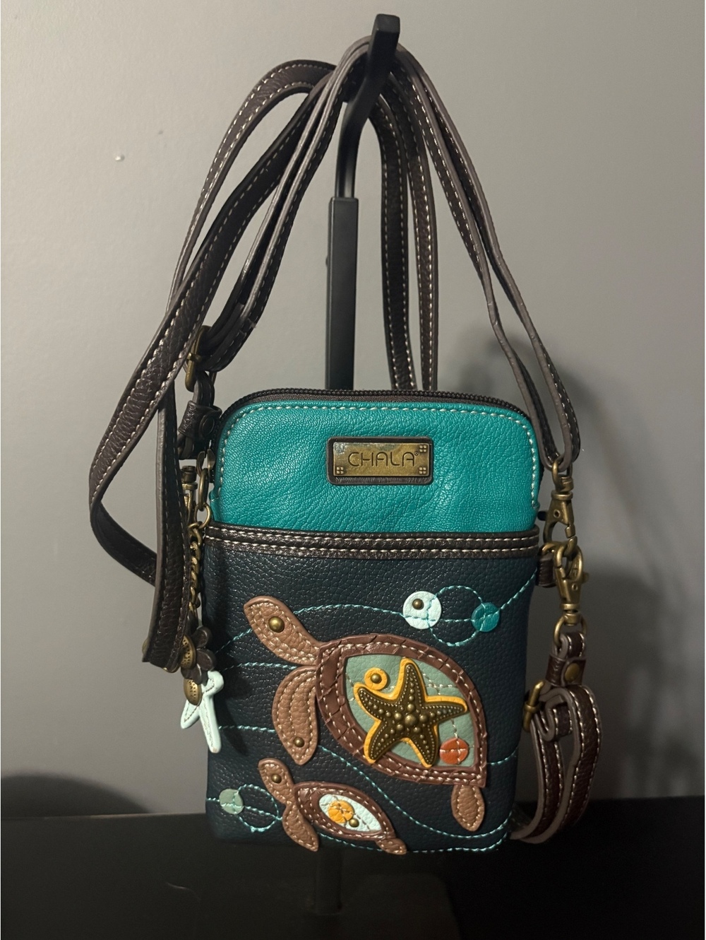 Chala Sea Turtle Crossbody Bag - Picture 2 of 8